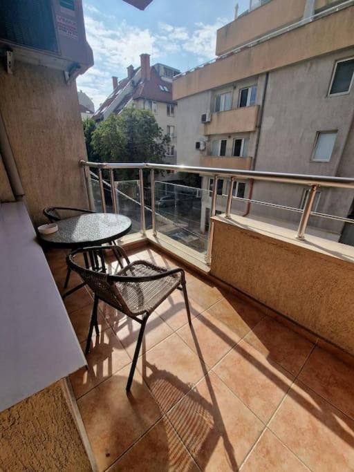Cozy Central Apartment In Outskirts Of Old София Екстериор снимка